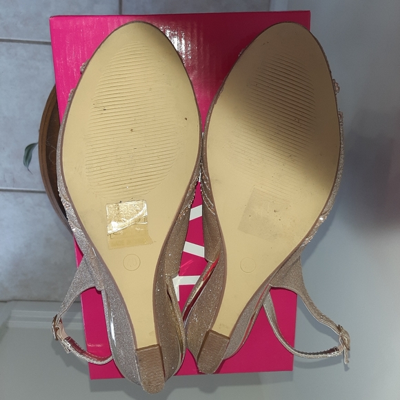 Gorgeous sparkly shoes - Picture 5 of 7